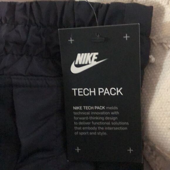 Nike Women's Tech Fleece Cropped Sneaker Pants Black Size XS NEW with tags - Picture 9 of 10
